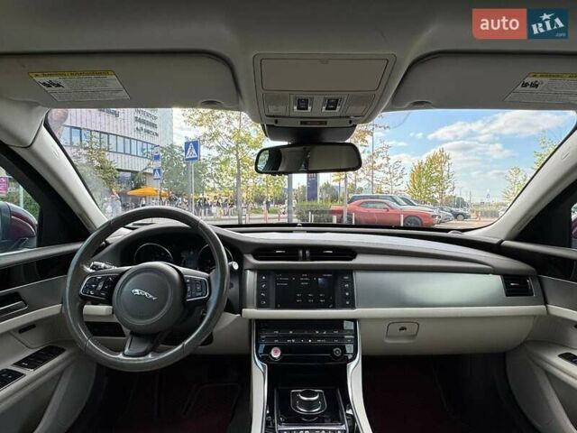 Красный Ягуар ХФ, объемом двигателя 3 л и пробегом 129 тыс. км за 15490 $, фото 11 на Automoto.ua