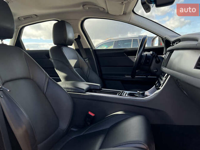 Ягуар ХФ 2017 у Львові на Automoto.ua Червоний Ягуар ХФ, об'ємом двигуна 0 л та пробігом 225 тис. км за 18999 $, фото 16 на Automoto.ua