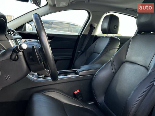 Ягуар ХФ 2017 у Львові на Automoto.ua Червоний Ягуар ХФ, об'ємом двигуна 0 л та пробігом 225 тис. км за 18999 $, фото 15 на Automoto.ua