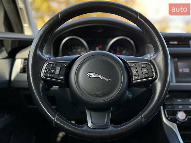 Ягуар ХФ 2017 у Львові на Automoto.ua Червоний Ягуар ХФ, об'ємом двигуна 0 л та пробігом 225 тис. км за 18999 $, фото 8 на Automoto.ua