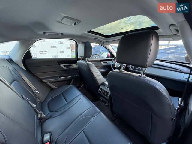 Червоний Ягуар ХФ, об'ємом двигуна 2 л та пробігом 214 тис. км за 10800 $, фото 13 на Automoto.ua