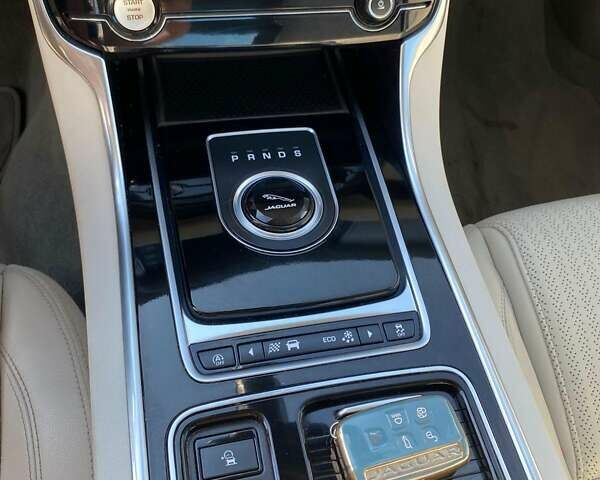 Ягуар ХФ 2018 в Киеве на Automoto.ua Красный Ягуар ХФ, объемом двигателя 2 л и пробегом 97 тыс. км за 25800 $, фото 24 на Automoto.ua