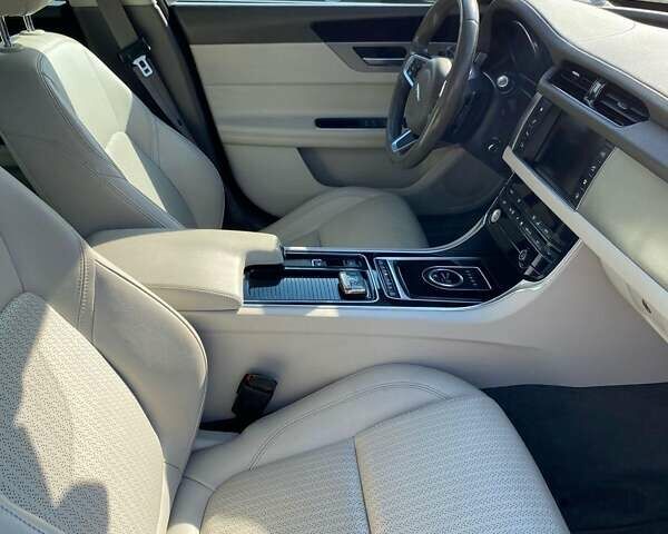 Ягуар ХФ 2018 в Киеве на Automoto.ua Красный Ягуар ХФ, объемом двигателя 2 л и пробегом 97 тыс. км за 25800 $, фото 5 на Automoto.ua