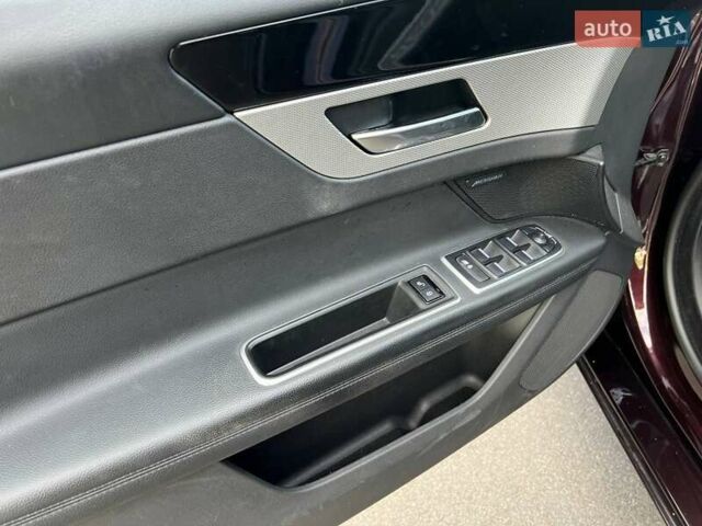 Красный Ягуар ХФ, объемом двигателя 2 л и пробегом 184 тыс. км за 25990 $, фото 11 на Automoto.ua