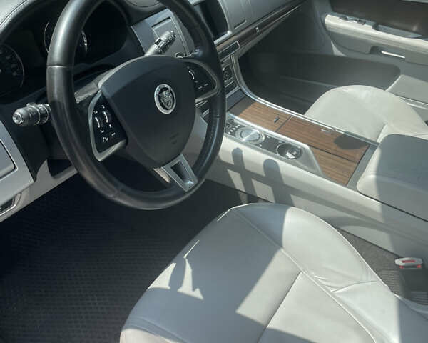 Ягуар ХФ, объемом двигателя 2 л и пробегом 218 тыс. км за 12100 $, фото 10 на Automoto.ua