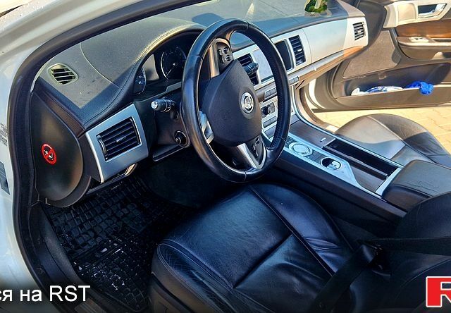 Ягуар ХФ, объемом двигателя 2 л и пробегом 270 тыс. км за 10000 $, фото 5 на Automoto.ua