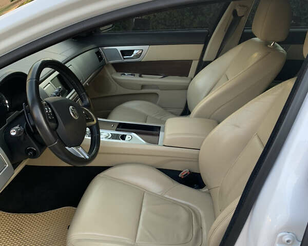 Ягуар ХФ, объемом двигателя 2 л и пробегом 120 тыс. км за 12700 $, фото 9 на Automoto.ua