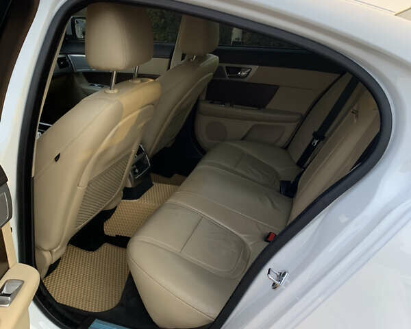 Ягуар ХФ, объемом двигателя 2 л и пробегом 120 тыс. км за 12700 $, фото 10 на Automoto.ua