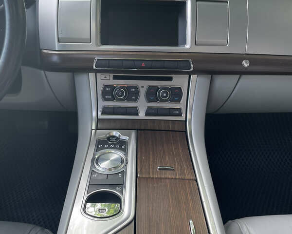 Ягуар ХФ, объемом двигателя 2 л и пробегом 218 тыс. км за 12100 $, фото 9 на Automoto.ua