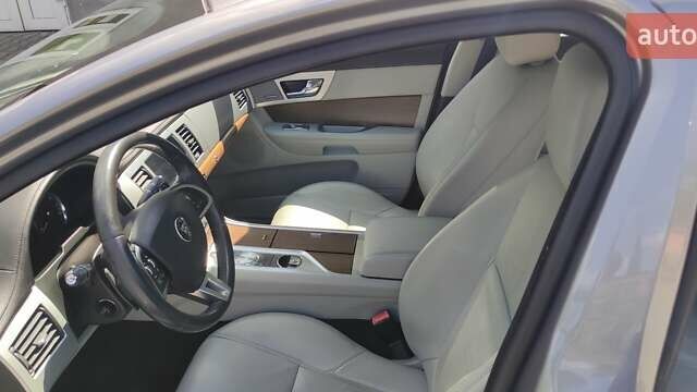 Ягуар ХФ, объемом двигателя 2 л и пробегом 102 тыс. км за 14500 $, фото 4 на Automoto.ua