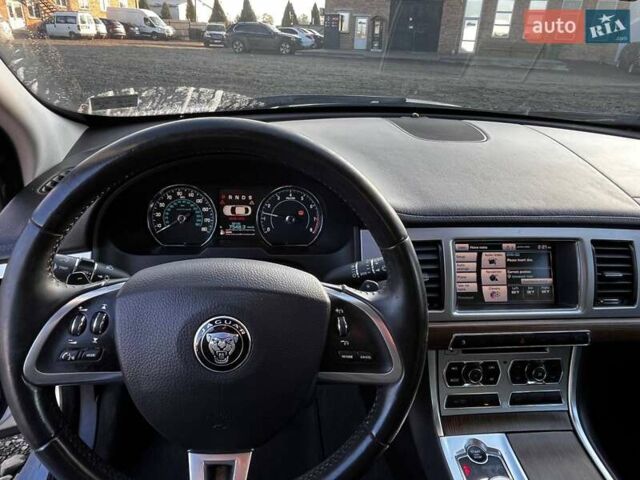Ягуар ХФ, объемом двигателя 2 л и пробегом 110 тыс. км за 8900 $, фото 4 на Automoto.ua