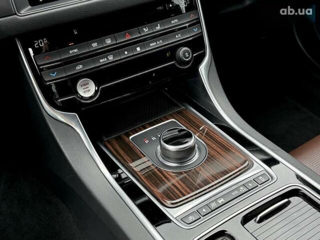 Ягуар ХФ, объемом двигателя 2 л и пробегом 124 тыс. км за 21000 $, фото 25 на Automoto.ua