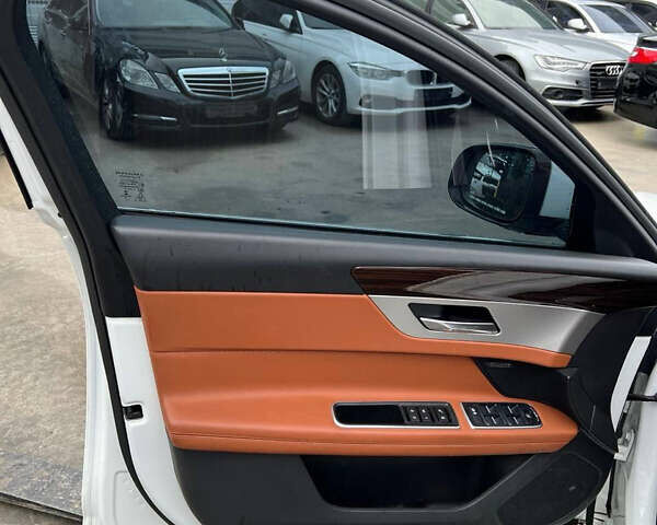 Ягуар ХФ, объемом двигателя 2 л и пробегом 113 тыс. км за 15800 $, фото 9 на Automoto.ua