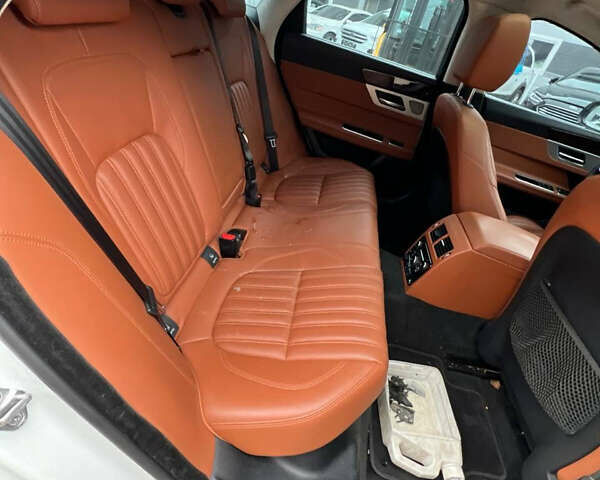 Ягуар ХФ, объемом двигателя 2 л и пробегом 113 тыс. км за 15800 $, фото 10 на Automoto.ua
