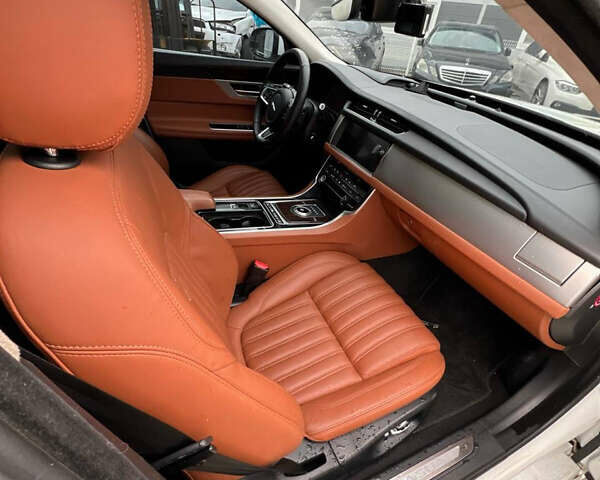Ягуар ХФ, объемом двигателя 2 л и пробегом 113 тыс. км за 15800 $, фото 11 на Automoto.ua