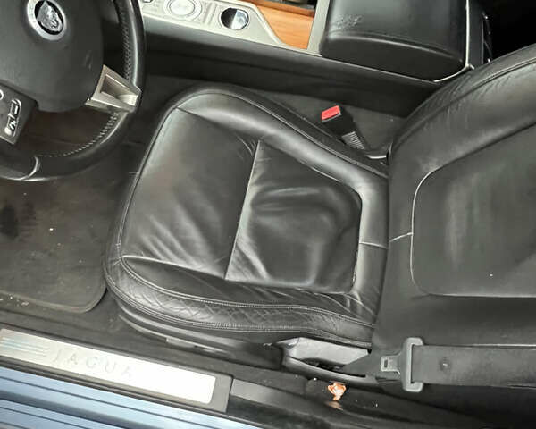 Серый Ягуар ХФ, объемом двигателя 2.97 л и пробегом 148 тыс. км за 9500 $, фото 9 на Automoto.ua