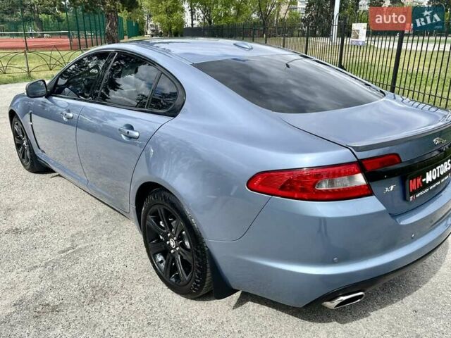 Серый Ягуар ХФ, объемом двигателя 2.97 л и пробегом 141 тыс. км за 10700 $, фото 13 на Automoto.ua