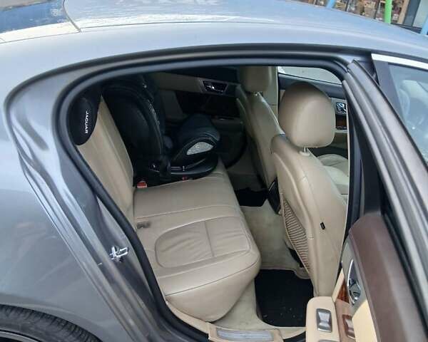 Ягуар ХФ 2009 в Киеве на Automoto.ua Серый Ягуар ХФ, объемом двигателя 2.72 л и пробегом 240 тыс. км за 10000 $, фото 16 на Automoto.ua