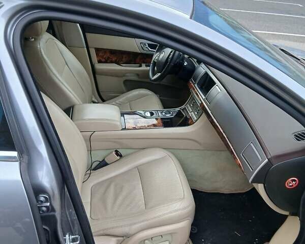 Ягуар ХФ 2009 в Киеве на Automoto.ua Серый Ягуар ХФ, объемом двигателя 2.72 л и пробегом 240 тыс. км за 10000 $, фото 15 на Automoto.ua