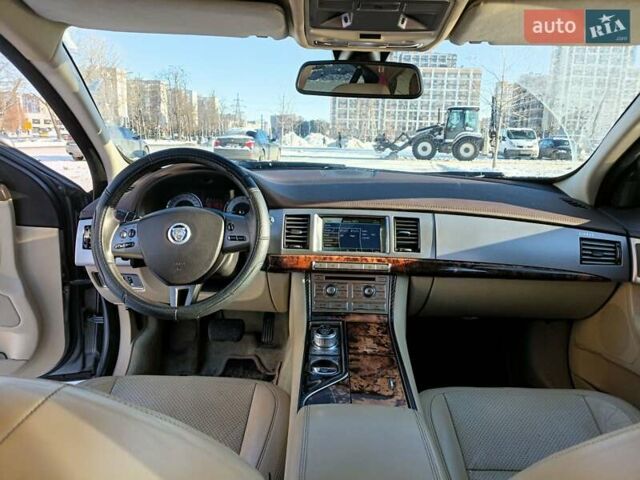 Сірий Ягуар ХФ, об'ємом двигуна 2.7 л та пробігом 243 тис. км за 9500 $, фото 11 на Automoto.ua