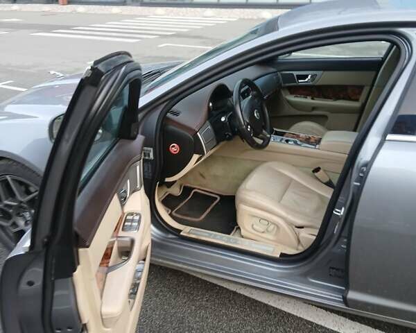 Ягуар ХФ 2009 в Киеве на Automoto.ua Серый Ягуар ХФ, объемом двигателя 2.72 л и пробегом 240 тыс. км за 10000 $, фото 3 на Automoto.ua