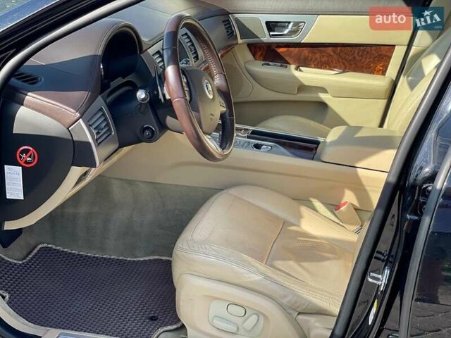 Серый Ягуар ХФ, объемом двигателя 2.7 л и пробегом 183 тыс. км за 10400 $, фото 19 на Automoto.ua