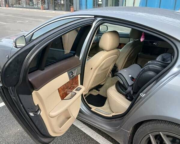 Ягуар ХФ 2009 в Киеве на Automoto.ua Серый Ягуар ХФ, объемом двигателя 2.72 л и пробегом 240 тыс. км за 10000 $, фото 6 на Automoto.ua