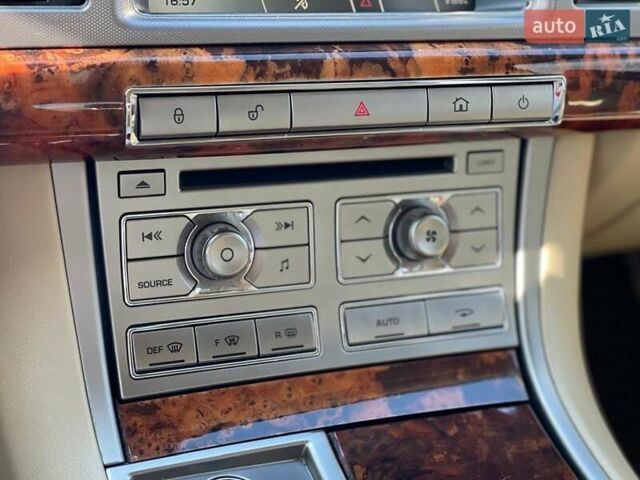 Серый Ягуар ХФ, объемом двигателя 2.7 л и пробегом 183 тыс. км за 10400 $, фото 34 на Automoto.ua