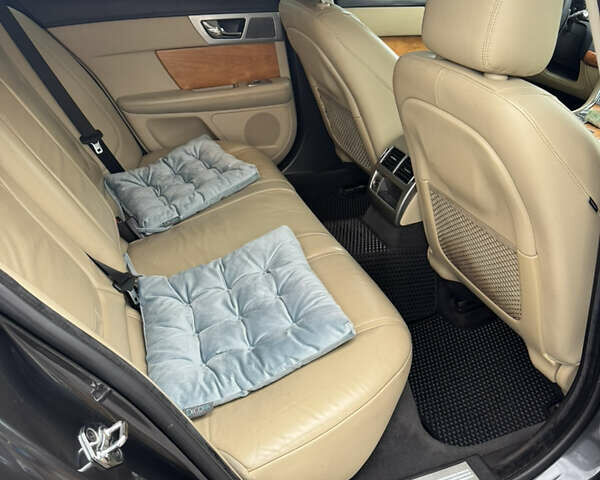 Сірий Ягуар ХФ, об'ємом двигуна 2.18 л та пробігом 180 тис. км за 13200 $, фото 5 на Automoto.ua