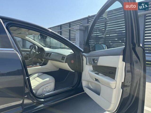 Сірий Ягуар ХФ, об'ємом двигуна 2.97 л та пробігом 150 тис. км за 16500 $, фото 11 на Automoto.ua