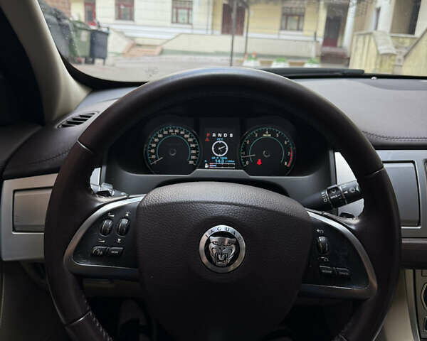 Серый Ягуар ХФ, объемом двигателя 2.97 л и пробегом 105 тыс. км за 10400 $, фото 19 на Automoto.ua