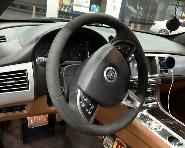 Серый Ягуар ХФ, объемом двигателя 2.18 л и пробегом 178 тыс. км за 13000 $, фото 7 на Automoto.ua
