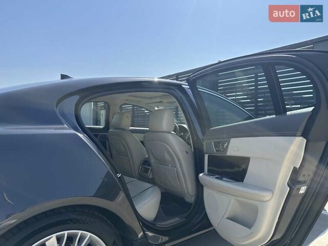 Сірий Ягуар ХФ, об'ємом двигуна 2.97 л та пробігом 150 тис. км за 16500 $, фото 8 на Automoto.ua