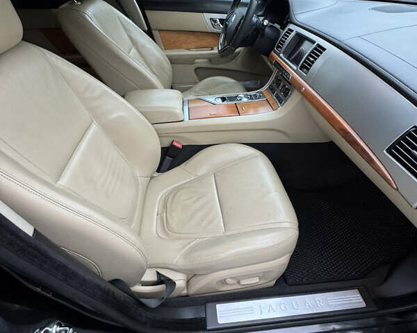 Сірий Ягуар ХФ, об'ємом двигуна 2.18 л та пробігом 180 тис. км за 13200 $, фото 3 на Automoto.ua