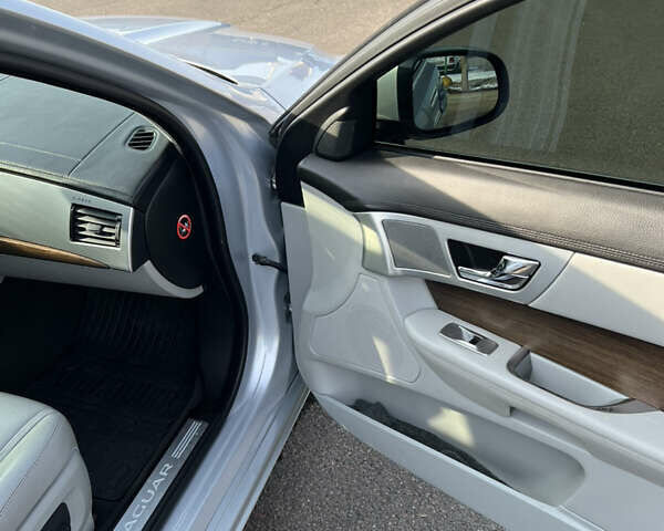 Ягуар ХФ 2014 у Одесі на Automoto.ua Сірий Ягуар ХФ, об'ємом двигуна 3 л та пробігом 178 тис. км за 11500 $, фото 9 на Automoto.ua