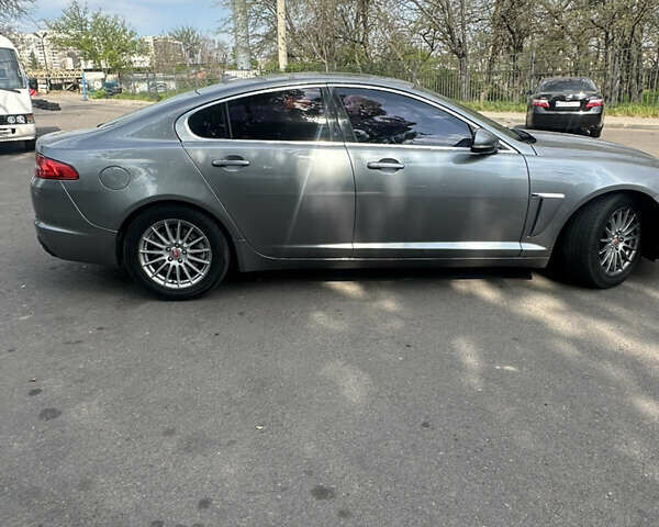 Серый Ягуар ХФ, объемом двигателя 2.18 л и пробегом 105 тыс. км за 15000 $, фото 2 на Automoto.ua