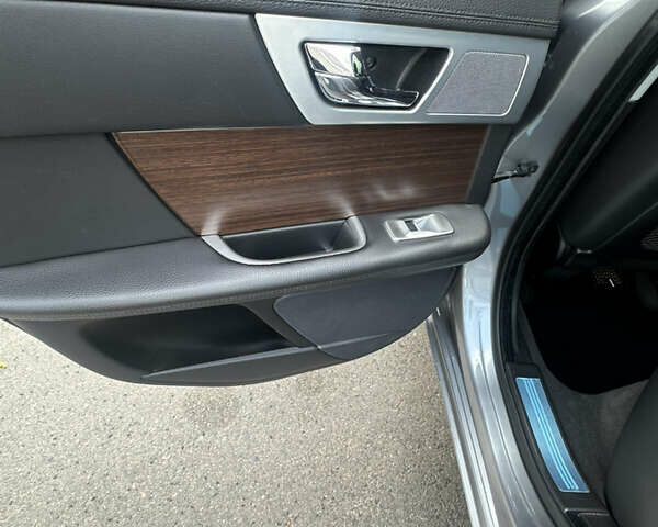 Серый Ягуар ХФ, объемом двигателя 2.18 л и пробегом 105 тыс. км за 15000 $, фото 15 на Automoto.ua