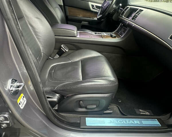 Серый Ягуар ХФ, объемом двигателя 2.18 л и пробегом 105 тыс. км за 15000 $, фото 16 на Automoto.ua