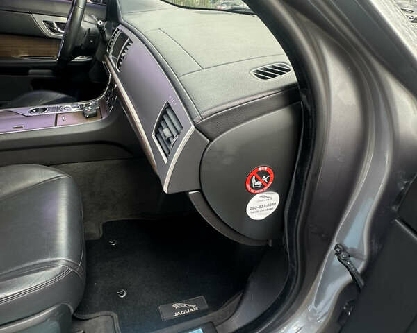 Серый Ягуар ХФ, объемом двигателя 2.18 л и пробегом 105 тыс. км за 15000 $, фото 17 на Automoto.ua