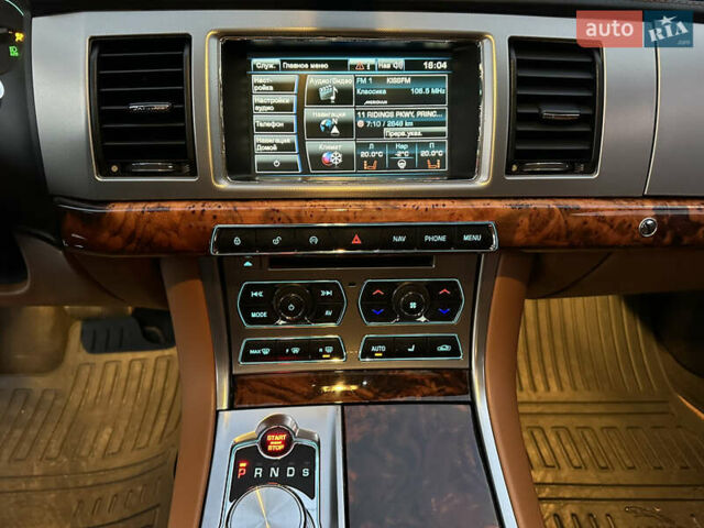 Сірий Ягуар ХФ, об'ємом двигуна 3 л та пробігом 144 тис. км за 12500 $, фото 11 на Automoto.ua