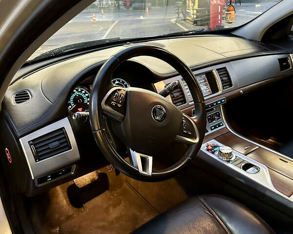 Серый Ягуар ХФ, объемом двигателя 2 л и пробегом 113 тыс. км за 12300 $, фото 10 на Automoto.ua