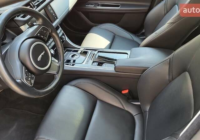 Серый Ягуар ХФ, объемом двигателя 3 л и пробегом 78 тыс. км за 17300 $, фото 5 на Automoto.ua