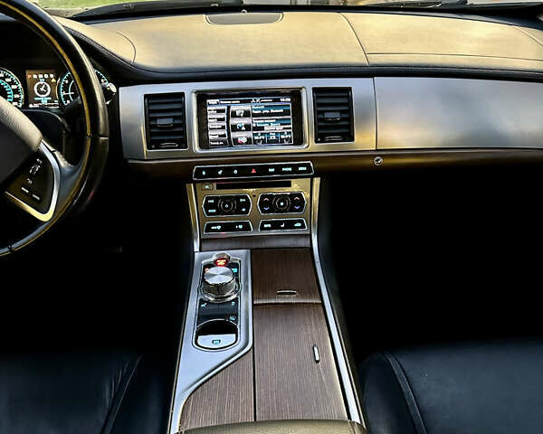 Серый Ягуар ХФ, объемом двигателя 2 л и пробегом 113 тыс. км за 12300 $, фото 15 на Automoto.ua