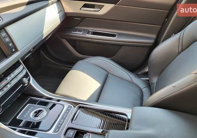 Серый Ягуар ХФ, объемом двигателя 3 л и пробегом 78 тыс. км за 17300 $, фото 6 на Automoto.ua