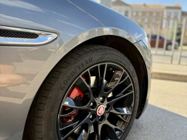 Серый Ягуар ХФ, объемом двигателя 2 л и пробегом 137 тыс. км за 20100 $, фото 2 на Automoto.ua