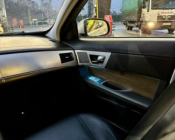 Серый Ягуар ХФ, объемом двигателя 2 л и пробегом 113 тыс. км за 12300 $, фото 16 на Automoto.ua