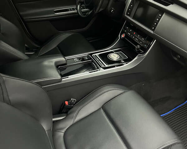 Серый Ягуар ХФ, объемом двигателя 3 л и пробегом 78 тыс. км за 18000 $, фото 9 на Automoto.ua