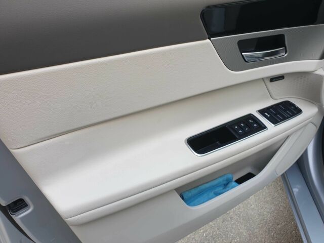 Серый Ягуар ХФ, объемом двигателя 2 л и пробегом 60 тыс. км за 20339 $, фото 15 на Automoto.ua