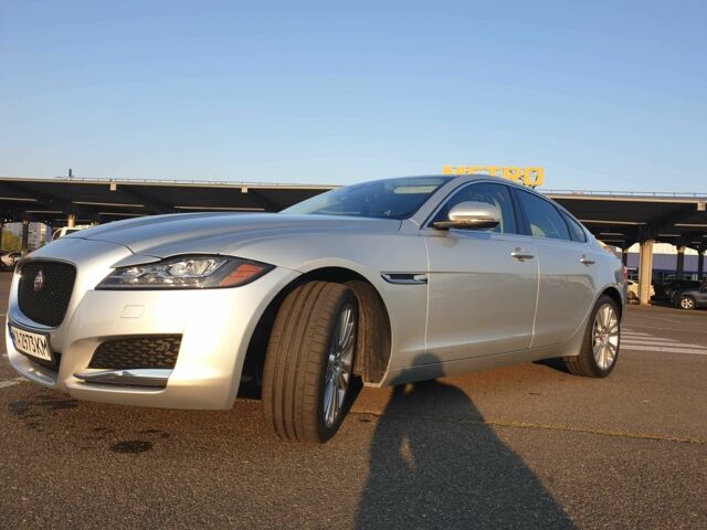 Серый Ягуар ХФ, объемом двигателя 2 л и пробегом 60 тыс. км за 20339 $, фото 2 на Automoto.ua