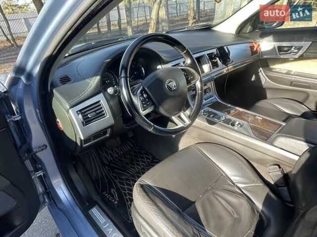 Сірий Ягуар ХФ, об'ємом двигуна 2.2 л та пробігом 150 тис. км за 10200 $, фото 11 на Automoto.ua